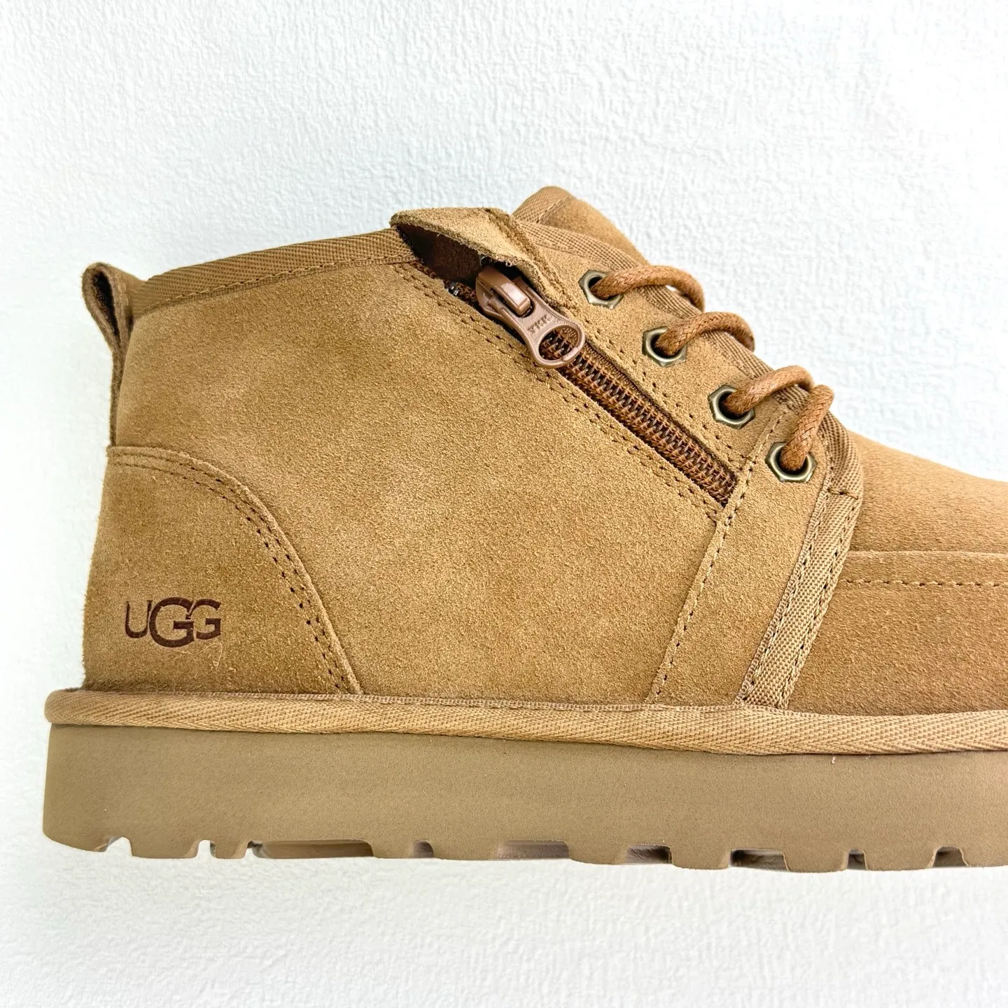 💰600 1163095 Newm zipper shell. Classic Newm series. Upgraded side zipper style for easy putting on and taking off. High satin smooth cow suede material. It won’t freeze your feet in the winter. You must arrange the hair adding. Size: 39 40 41 42 43 44 45